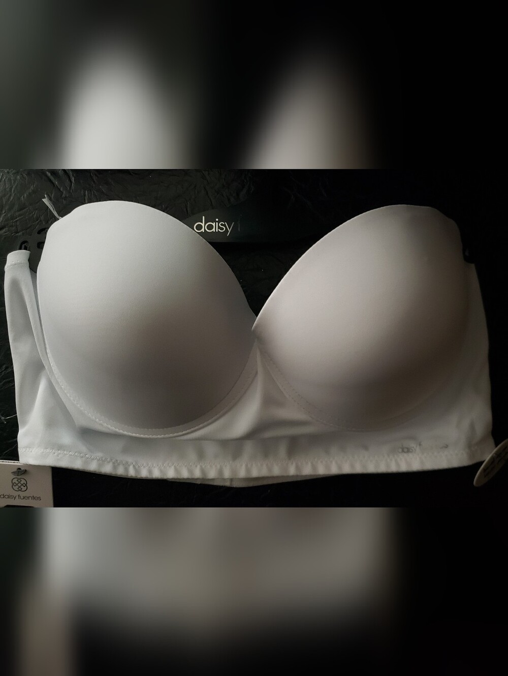 Daisy Fuentes Hourglass Convertible Long Line Bra in color White. Nwt 38D